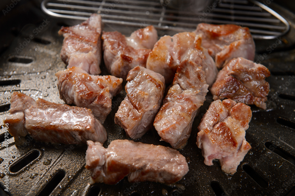 The pork is being grilled.
The pork is being grilled.
