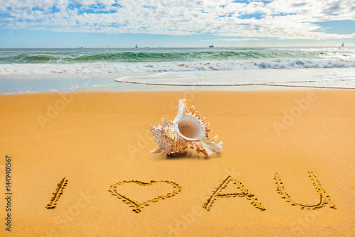 Sandherz mit Schrift I love AU an der sunshine coast in australien