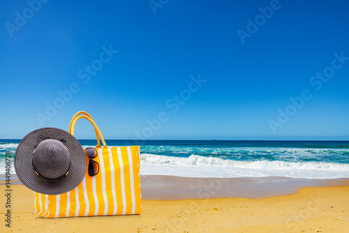 Meeresbrandung an Buddinas Beach an der Sunshine Coast in Austrlalien