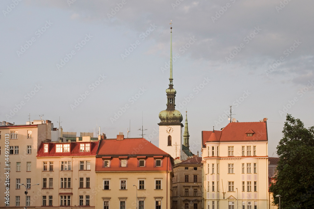 Obraz premium cityscape at dusk and St James church (Chrám Sv.Jakuba), Brno, Czech Republic