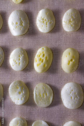 One hundred flake foams looking like chips