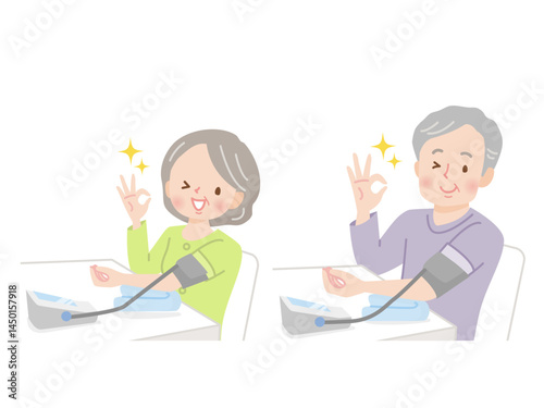 血圧を測るシニア夫婦