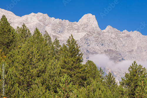 Obraz na płótnie Mountains of the Albanian Alps in Theth National Park. w salonie