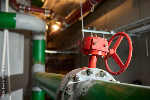 Obraz na płótnie The system of industrial valves and pipes utilized in the facility is essential and intricate w salonie
