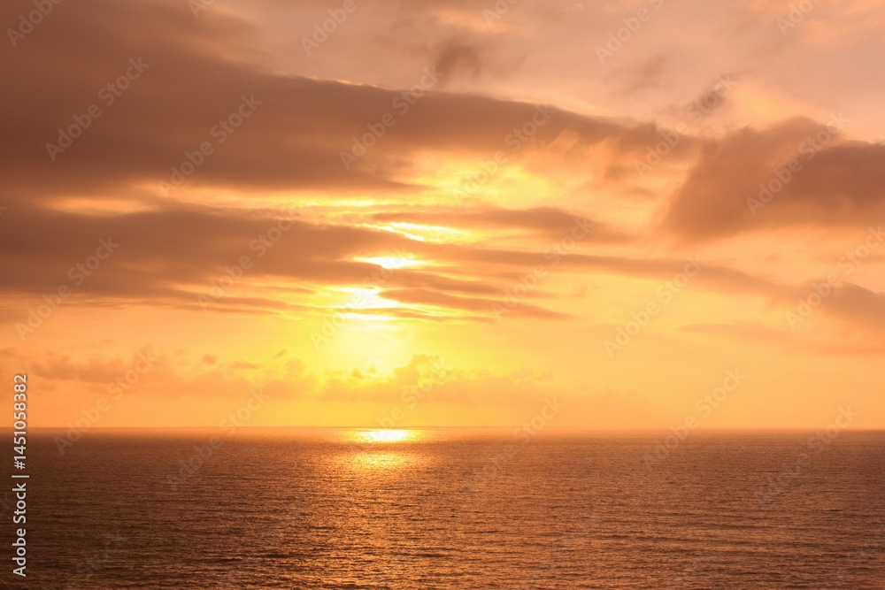 Obraz premium Sunset over the sea