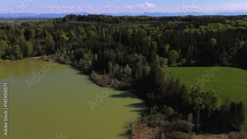 Luftaufnahme des Esssee bei Seewiesen, Gemeinde Poecking, Landkreis Starnberg, Oberbayern, Bayern. Glazialer Moorweiher nahe dem Max-Planck-Institut, umgeben von geschuetzter Natur und Artenvielfalt.  photo