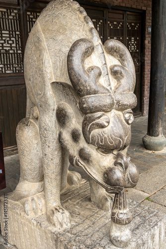 Obraz na płótnie Statue of a Chinese guardian lion seen at Gankeng Hakka Town in Shenzhen, China w salonie