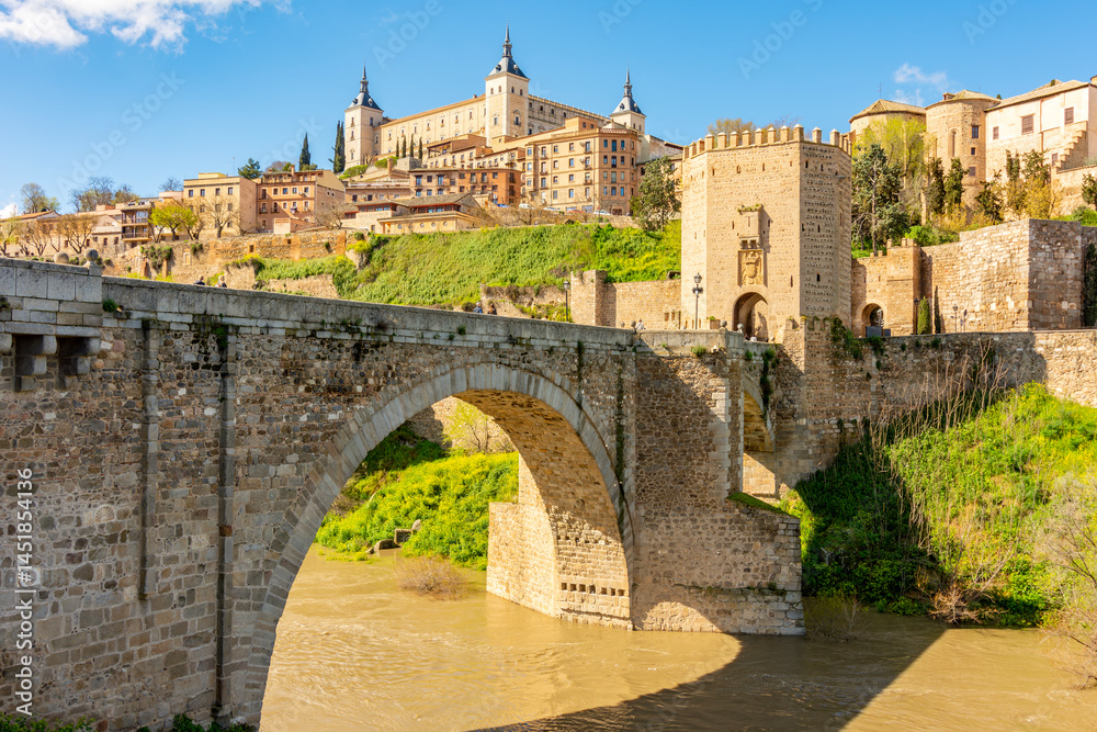 Fototapeta premium Alcazar of Toledo and Alcantara bridge over Tajo river, Madrid suburbs, Spain