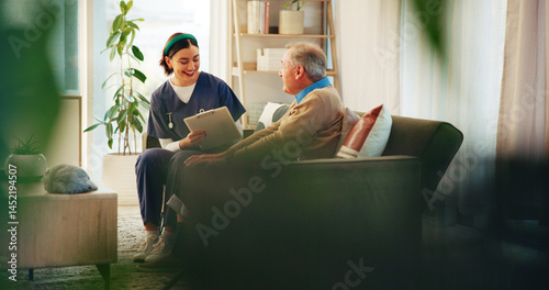 Foto Nurse, clipboard and senior man on sofa for assisted living, medical service and care in nursing home
