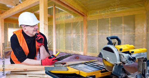 Construction worker with cl...