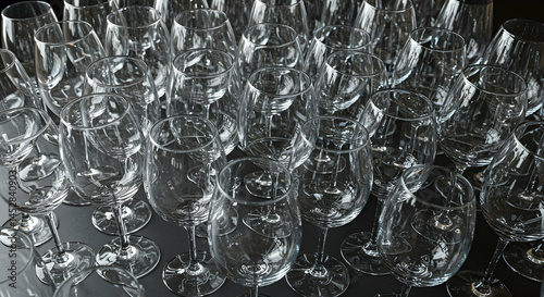 Obraz na płótnie A Collection of Empty Crystal Wine Glasses Arranged Elegantly w salonie