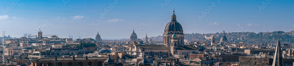 Naklejka premium Panoramic View of Rome Skyline with St. Peter’s Basilica at Sunset