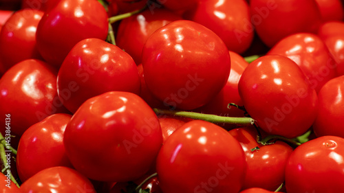Fresh red tomatoes close up © Валентина Хруслова