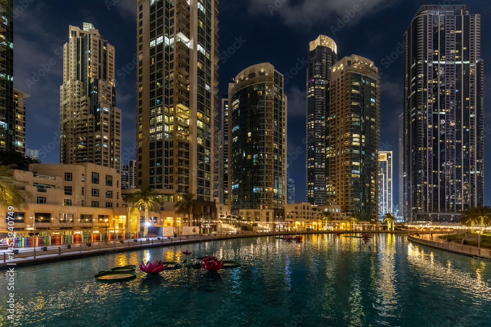 Skyline in Dubai beleuchtete Skyline