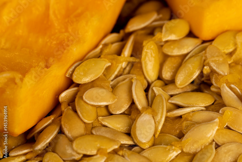 Obraz na płótnie pumpkin seeds that have just been removed from a cut pumpkin close up w salonie