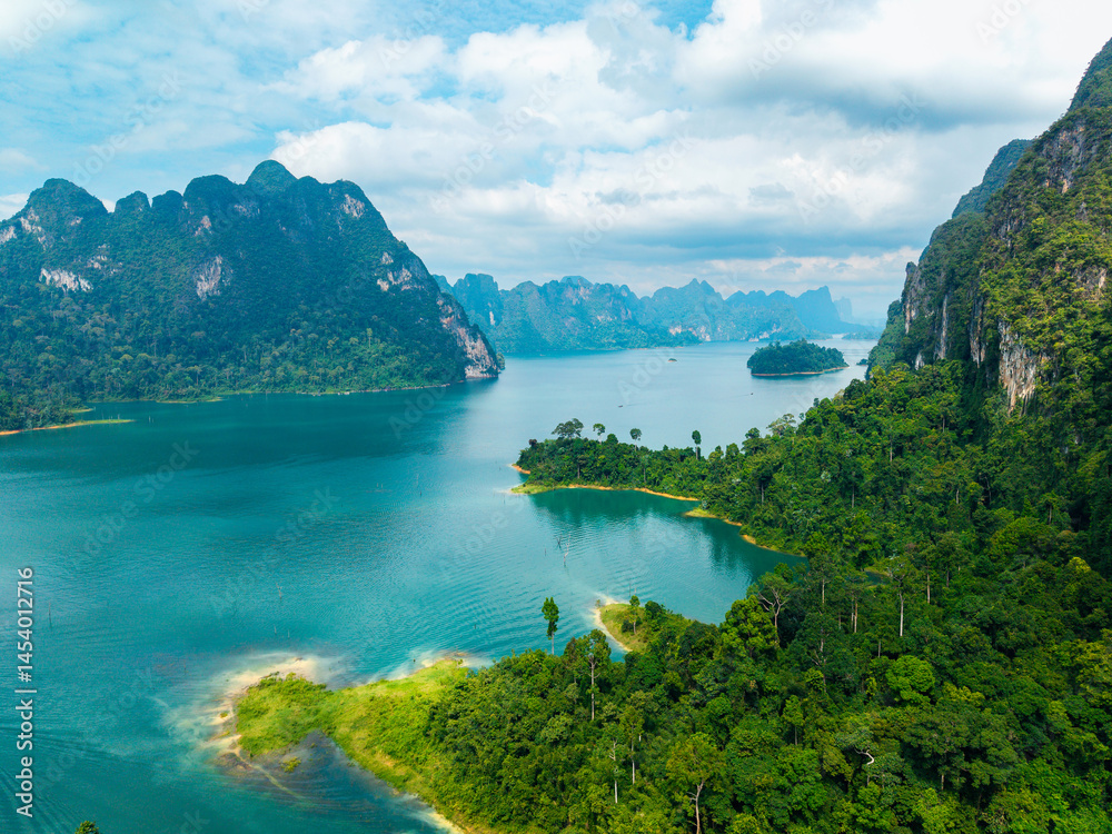 Obraz premium Aerial view of lush landscapes and serene waters in khao sok national park, thailand