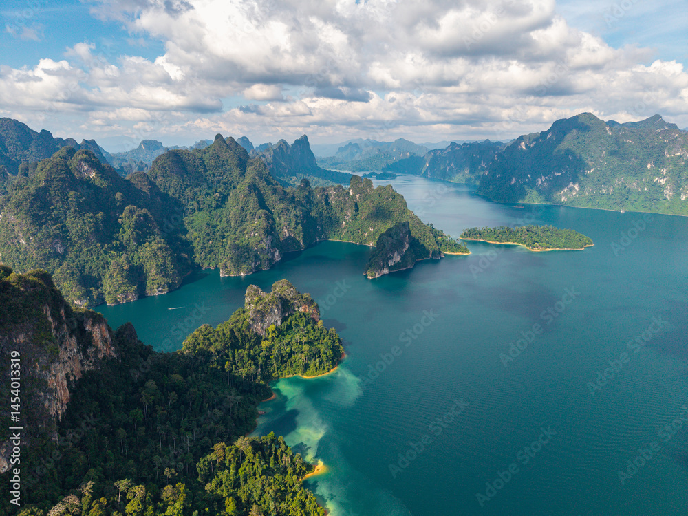 Obraz premium Aerial view of khao sok national park's lush landscapes and serene waters in thailand