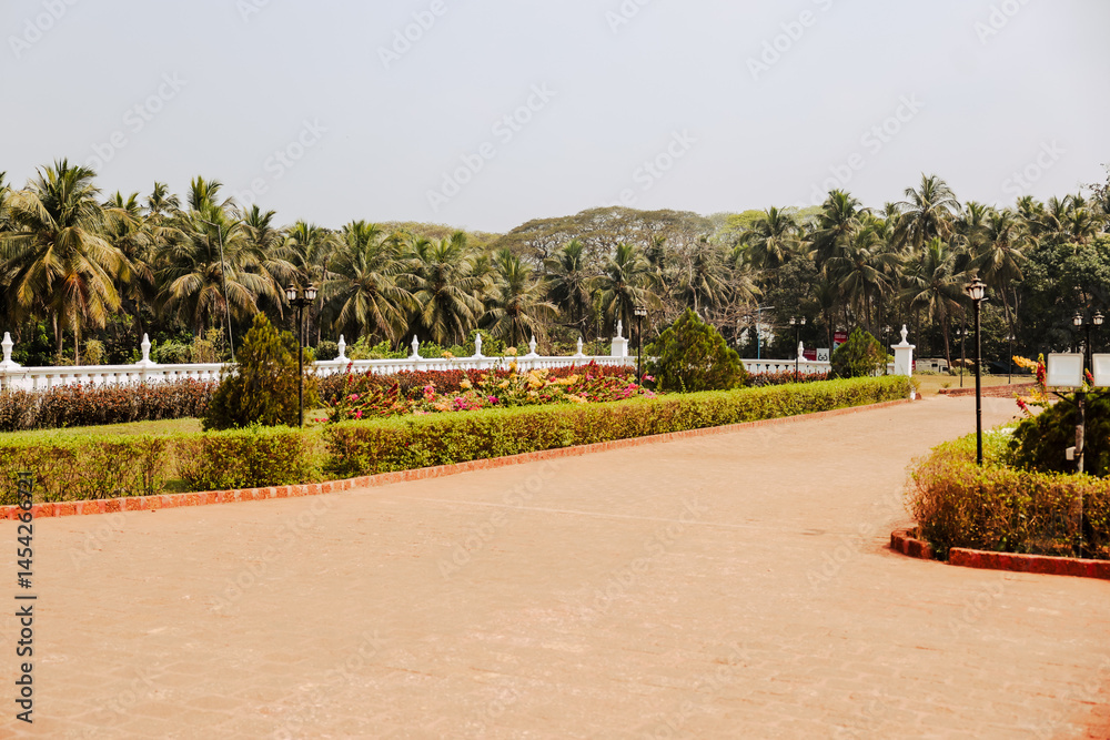 Obraz premium Goa, India - February 20, 2025: The exteriors of the Se Cathedral and Church of St. Francis of Assisi 17th, a Century Catholic Church in Goa, India 