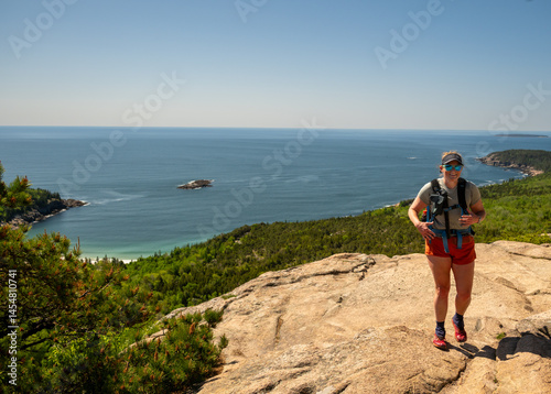 Obraz na płótnie Woman Reaches Granite Slab on Champlain Mountain w salonie