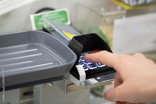 クレジットカードの暗証番号を打つ手元 photo