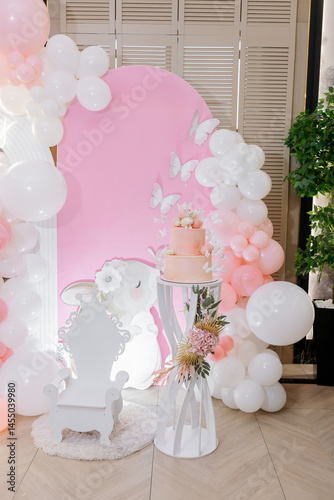 Obraz na płótnie Pink first birthday cake with teddy bear figurine. Soft pastel colors and festive decoration create a warm, festive atmosphere. Sweet cake for a one-year-old birthday girl w salonie