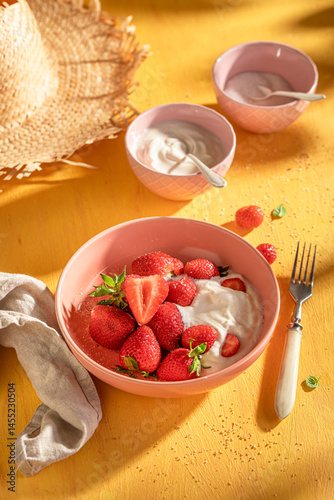 Obraz na płótnie Tasty and homemade strawberries on yellow sunny table. w salonie