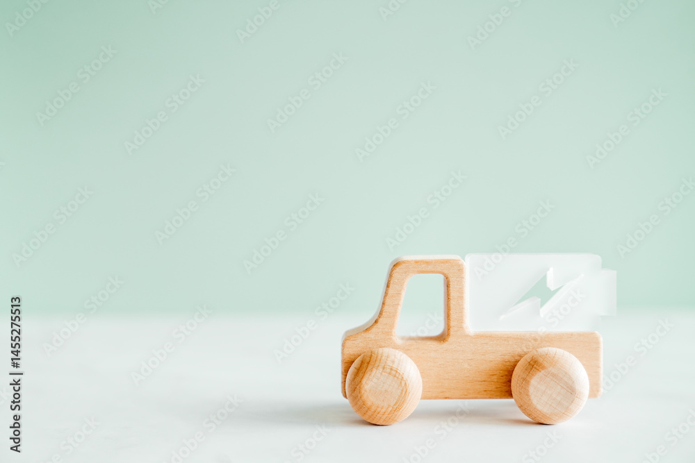 Φωτογραφία Electric car wooden toy on green bakcground, ev car battery, smart car for futur