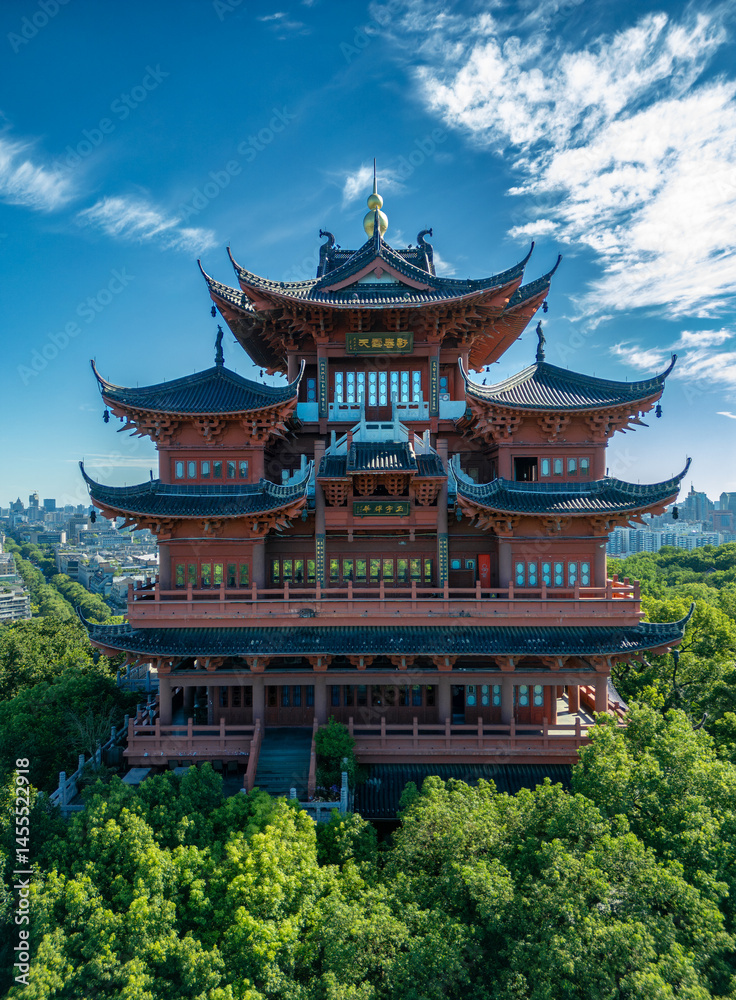 Naklejka premium Wushan Chenghuang Pavilion Scenic Area, West Lake Scenic Area, Hangzhou, Zhejiang, China
