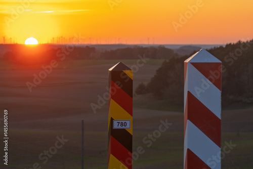 Obraz na płótnie Border posts on the Polish-German border w salonie
