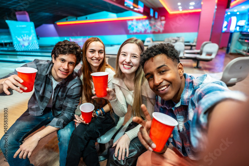 Photography Happy multiethnic friends taking selfie while bowling and enjoying drinks