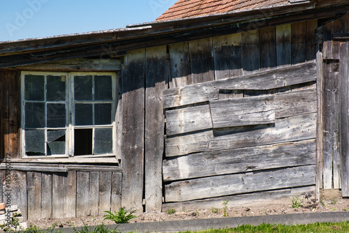 Hütte aus verwittertem Holz
