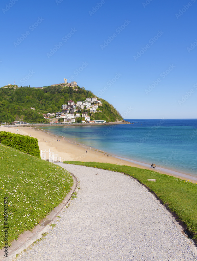 During the vacations in the city of Donostia-San Sebastián, you can enjoy the beautiful Ondarreta beach, a perfect destination for tourism.