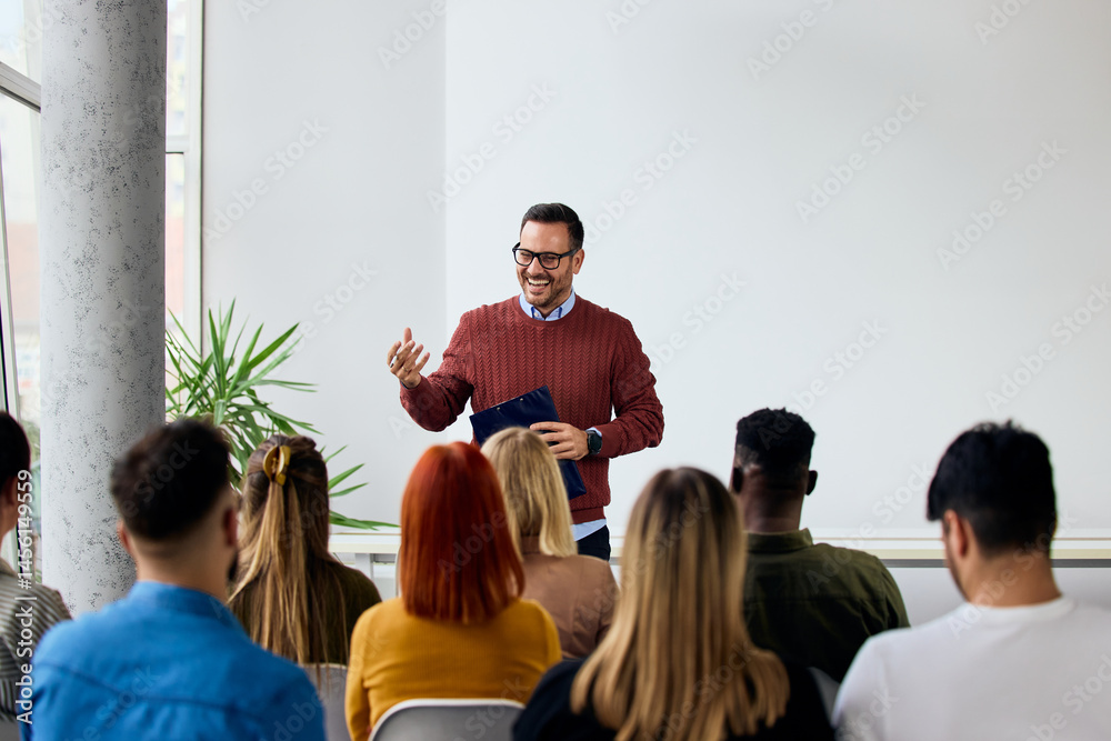 Fotografie Instructor Leading Engaging Workshop Session With Participants in Modern Bright