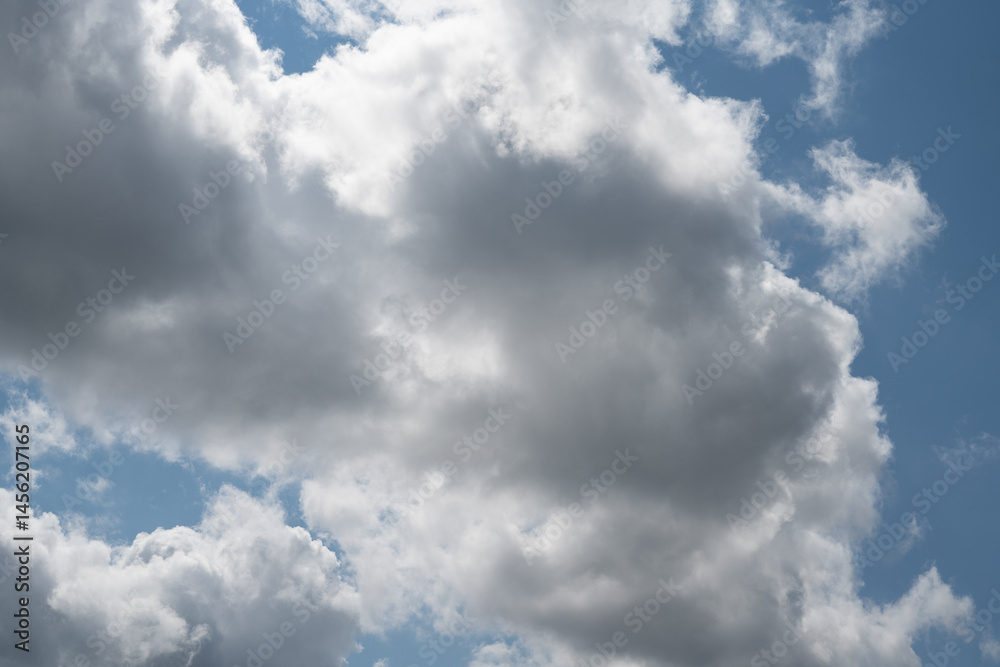 Obraz premium Cloudscape on a day with changing weather.