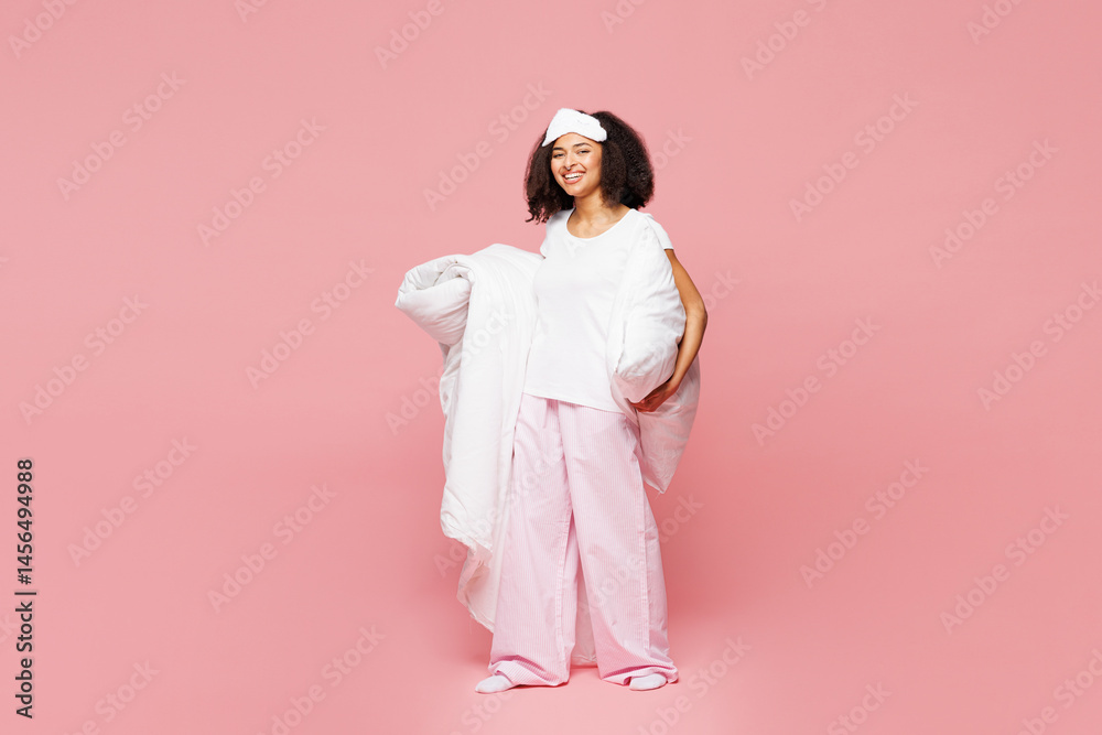 Φωτογραφία Full body calm young smiling woman she wear pyjamas jam sleep eye mask rest relax at home hold blanket pillow walking go isolated on plain pink background studio portrait