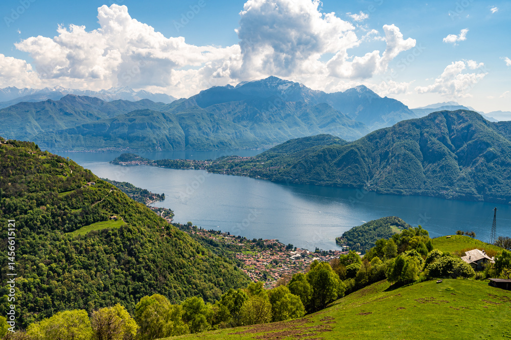 Obraz premium Panorama of Lake Como photographed from Gravona, showing Bellagio, the village of Lenno and the mountains above.
