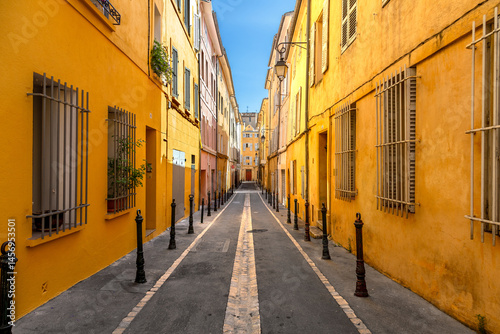 Fototapeta Naklejka Na Ścianę i Meble -  small old streets in the old town of  Aix en Provence with typical french facades
