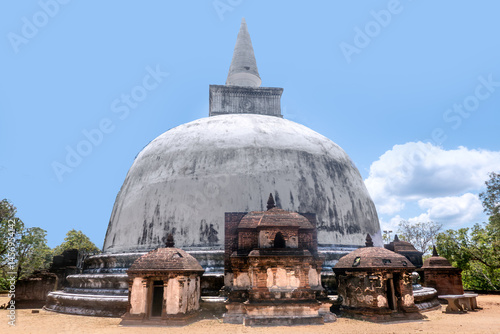Obraz na płótnie historic stupa Kiri Vehera in.Polonnaruwa w salonie
