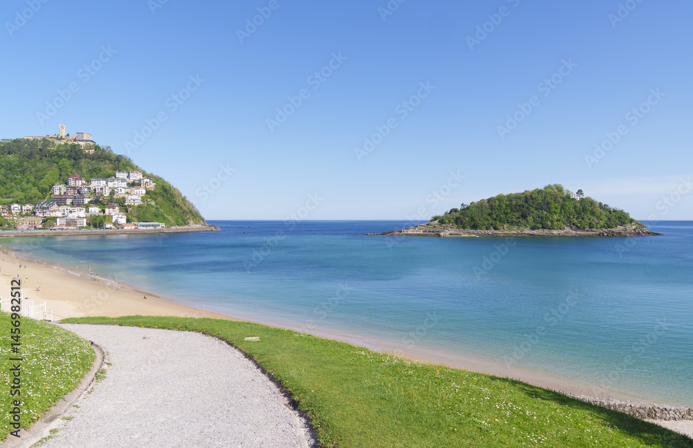 During the vacations in the city of Donostia-San Sebastián, you can enjoy the beautiful Ondarreta beach, a perfect destination for tourism.