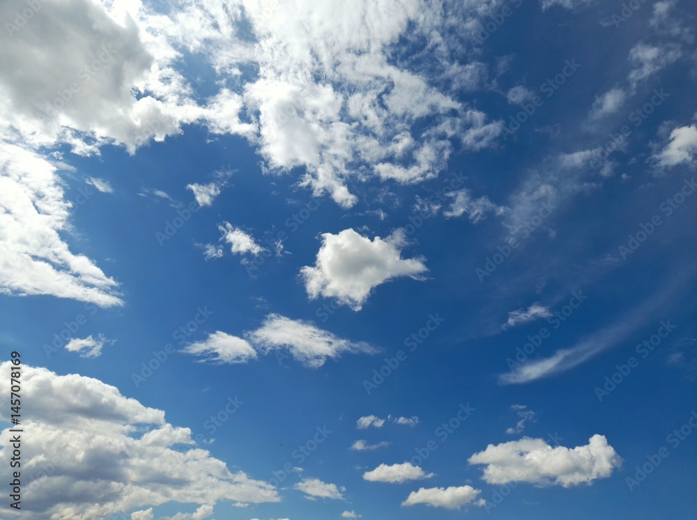 Fototapeta premium Sky and Cloud Formations Seen on a Bright Day in Türkiye.