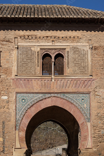 Obraz na płótnie Wine Gate, located in Alhambra fortress near defensive towers of Alcazaba, Granada, Spain, Andalusia w salonie