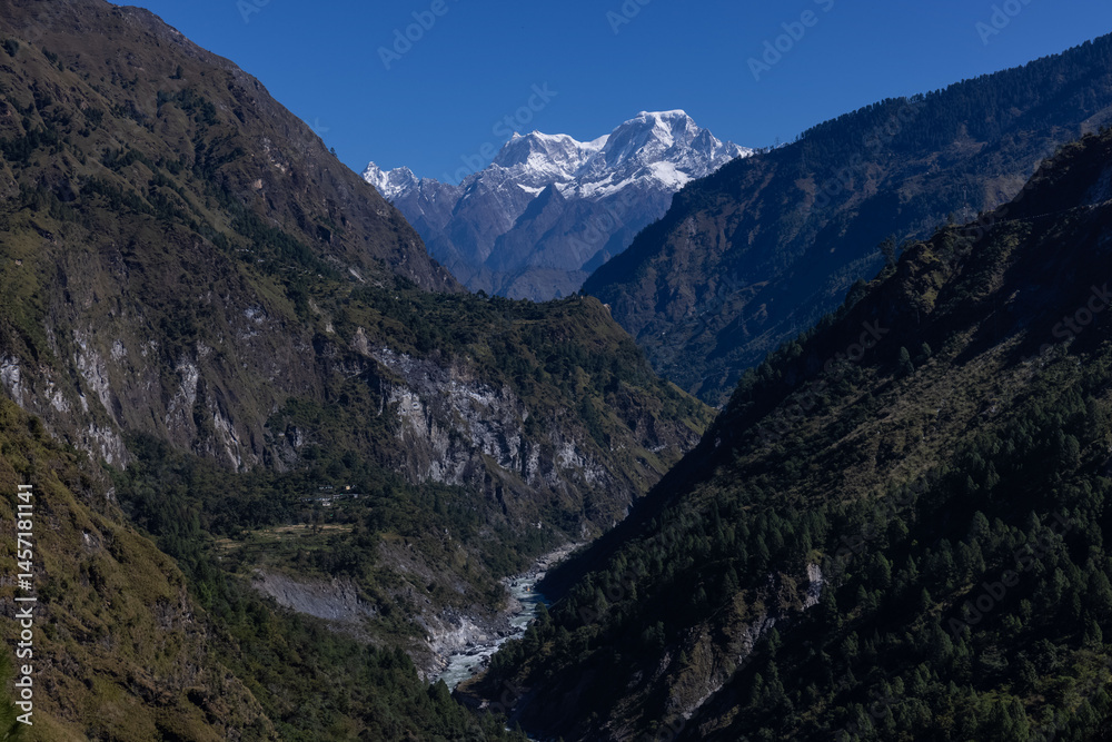 Obraz premium Landscape of Himalaya, Panoramic view of Himalayan mountain covered with snow. Himalaya mountain landscape in winter at Kedarnath valley.