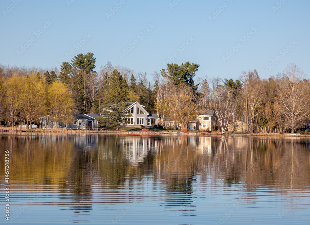 Fototapeta premium Homes on the lakefront