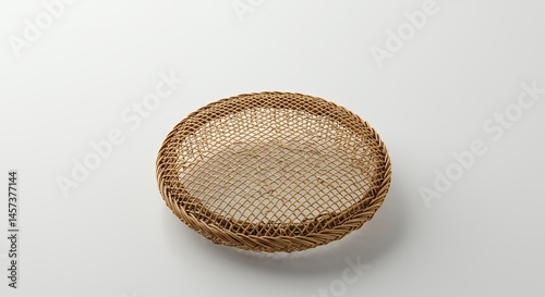 Round woven basket