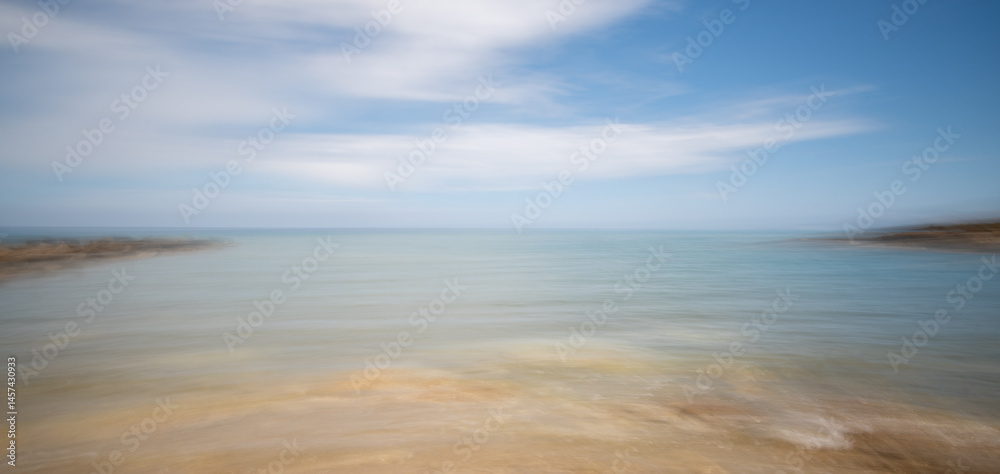 Blurred ocean horizon with dynamic sky movement