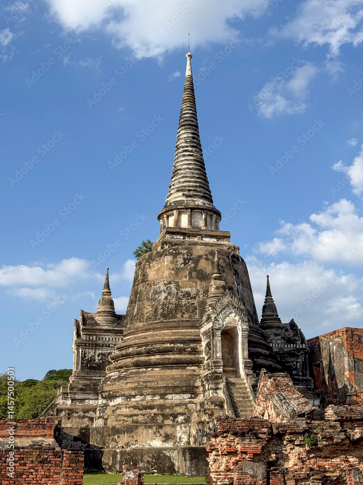 Fototapeta premium Majestic spiritual Wat Chaiwatthanaram Ayutthaya historic temple, ancient beautiful brick towers glowing under a golden sunset. Spiritual heritage, culture and architectural features.
