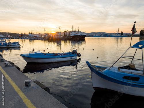 Obraz na płótnie Sunset view of the port of Sozopol, Bulgaria w salonie