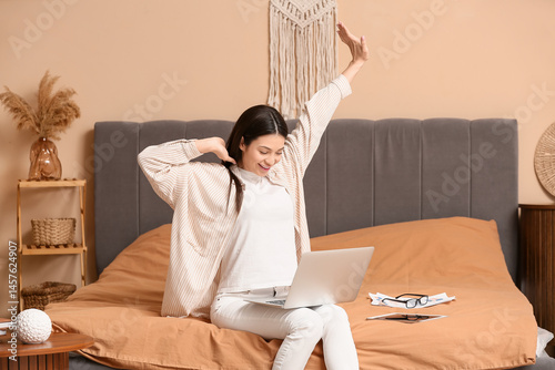 Beautiful young woman worki...
