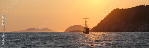 Obraz na płótnie A tall ship sailing on the Adriatic sea at sunset. w salonie