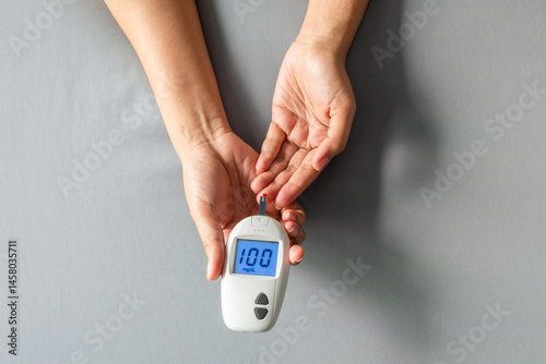 Obraz na płótnie Woman's hands checking diabetes and hyperglycemia with digital blood sugar meter. Healthcare and medical concept w salonie